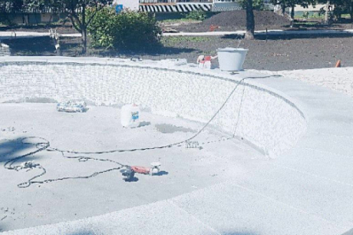 В сквере "Самарец" приступили к облицовке фонтана