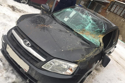 В Самаре мужчина на Гранте врезался в газопровод и сбежал