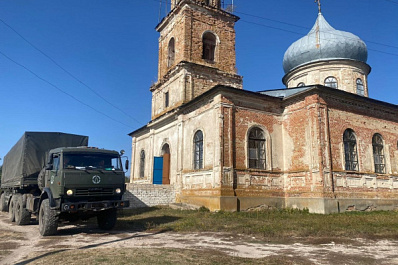Из Самарской области в ЛНР привезли новые окна для храма со 170-летней историей