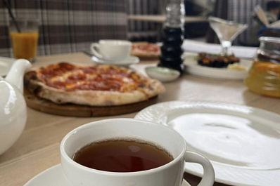 Диетолог рассказала, от каких напитков стоит отказаться за новогодним столом