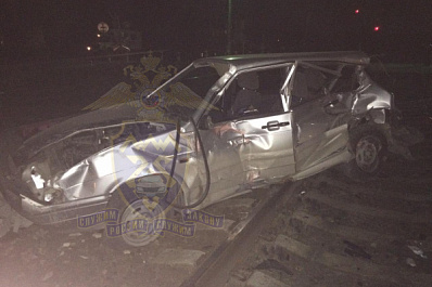 В Самарской области электричка протаранила легковушку