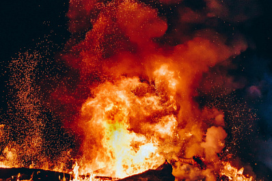 Следователи назвали предварительную причину пожара в Исаклинском районе, где погибла семья с ребенком