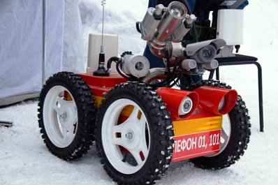 Самарцам показали пожарного робота