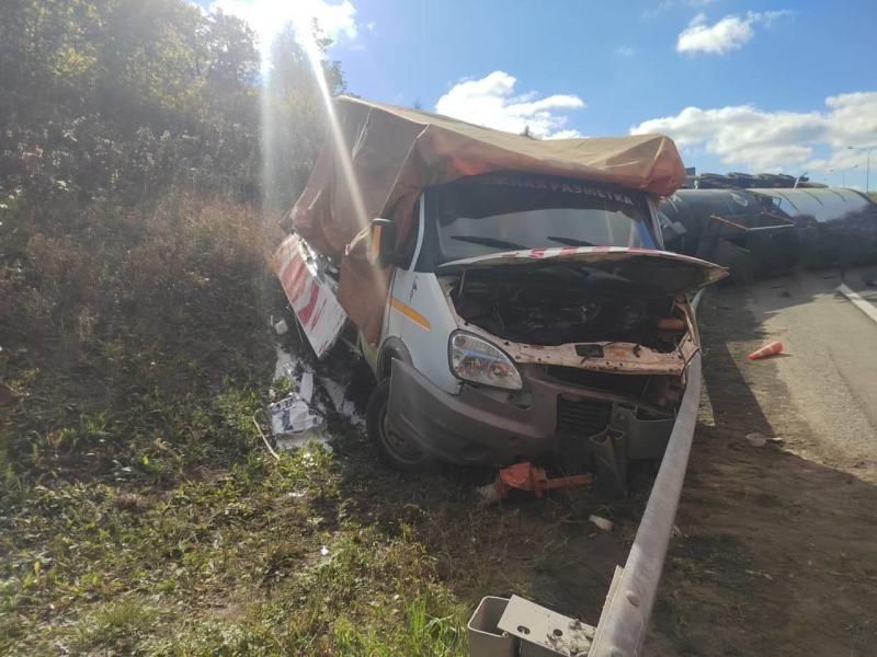 Наносили разметку: в Самарской области на трассе автоцистерна сбила двух рабочих