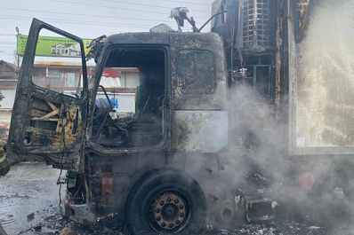 В Самарской области на трассе полыхал грузовик с лимонадом