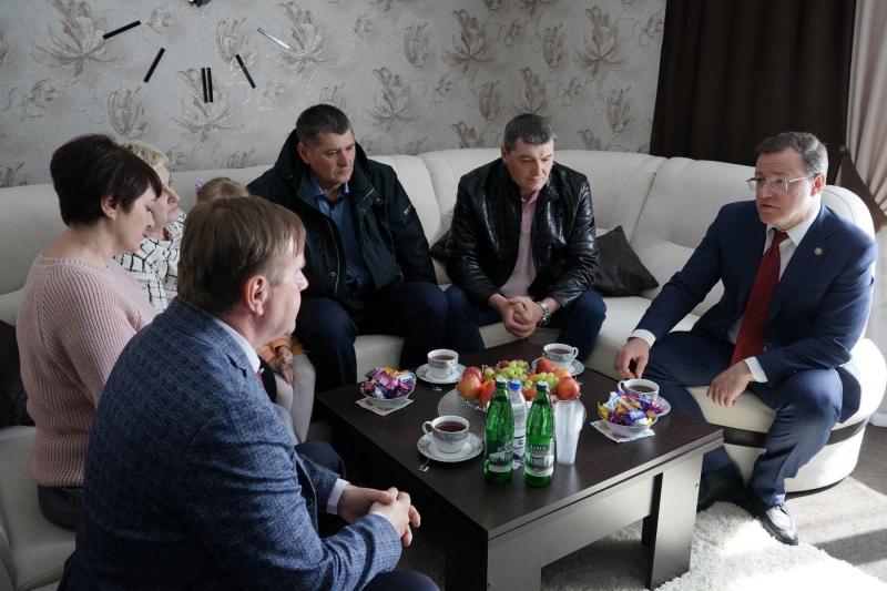 Губернатор Дмитрий Азаров провел Пасхальное воскресенье с жителями села Кинель-Черкассы