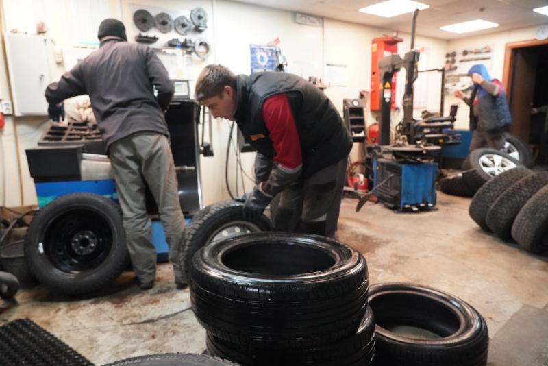 Эксперт: менять резину стоит не раньше апреля