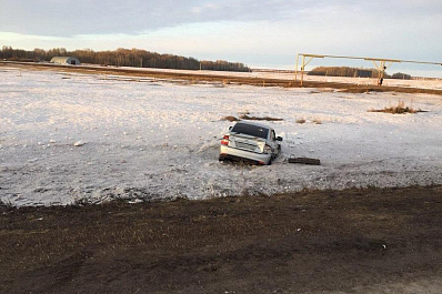 На большой скорости Лада перевернулась на трассе в Безенчукском районе
