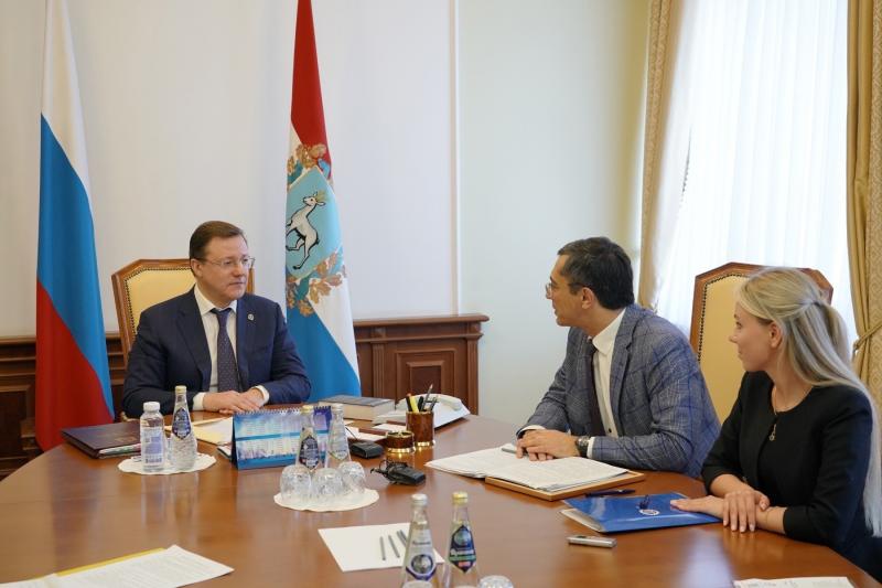 Дмитрий Азаров и Владимир Гутенев обсудили тиражирование опыта Самарской области по поддержке военнослужащих в регионах страны