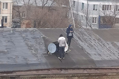 В Самаре дети сбежали от самоизоляции на крышу