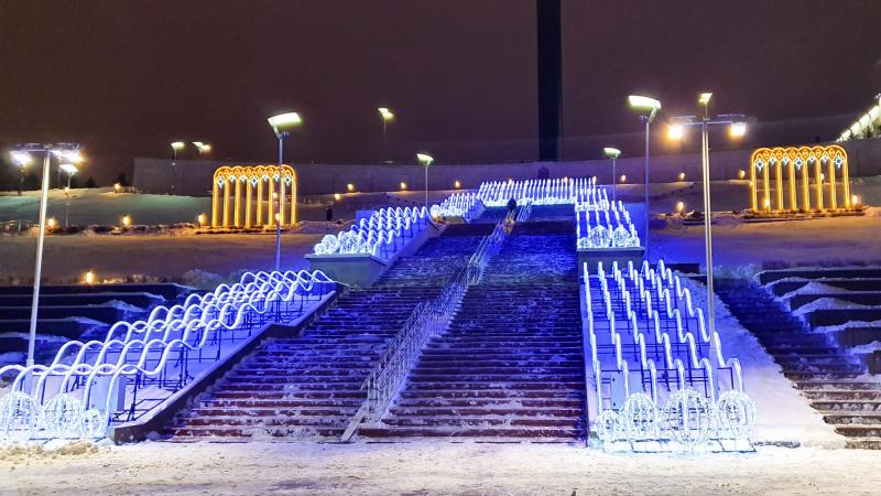 В Самаре завершают установку каскадного 200-метрового светодиодного фонтана