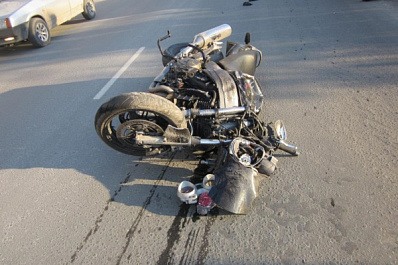 В Чапаевске лихач на мотоцикле врезался в автобус