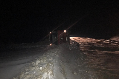 Грузовик перевернулся на недостроенной дороге в Самарской области