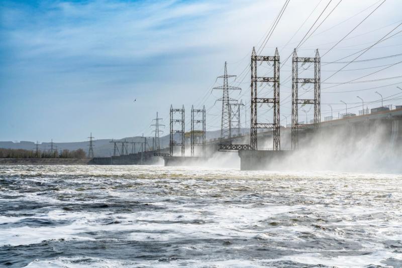 Тольяттинцев приглашают на фотовыставку, посвященную Дню строителя