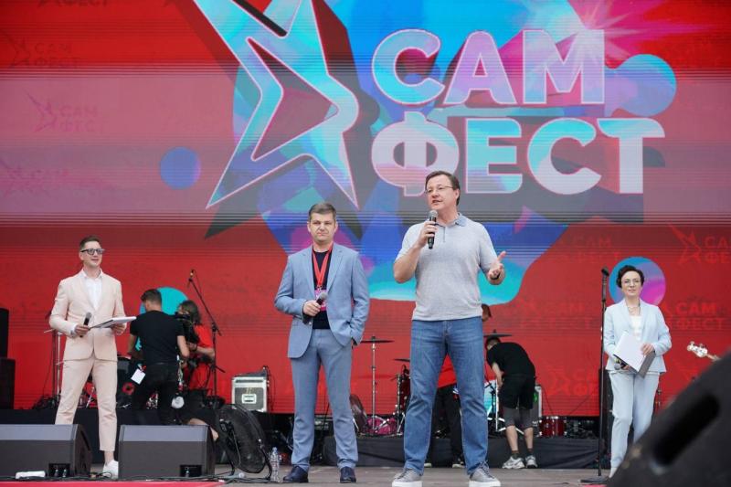 Ярко и зажигательно: молодые исполнители получили возможность выступить на большой сцене фестиваля "Сам.Фест"