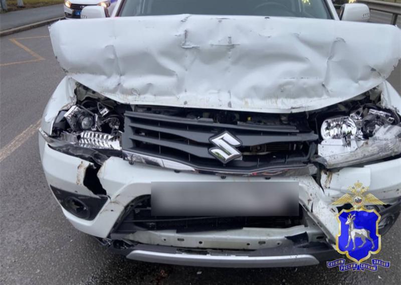 В Тольятти мужчина на Opel Astra врезался в металлическую опору