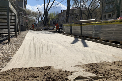 В Самаре на проспекте Масленникова начали укладывать плитку на тротуарах