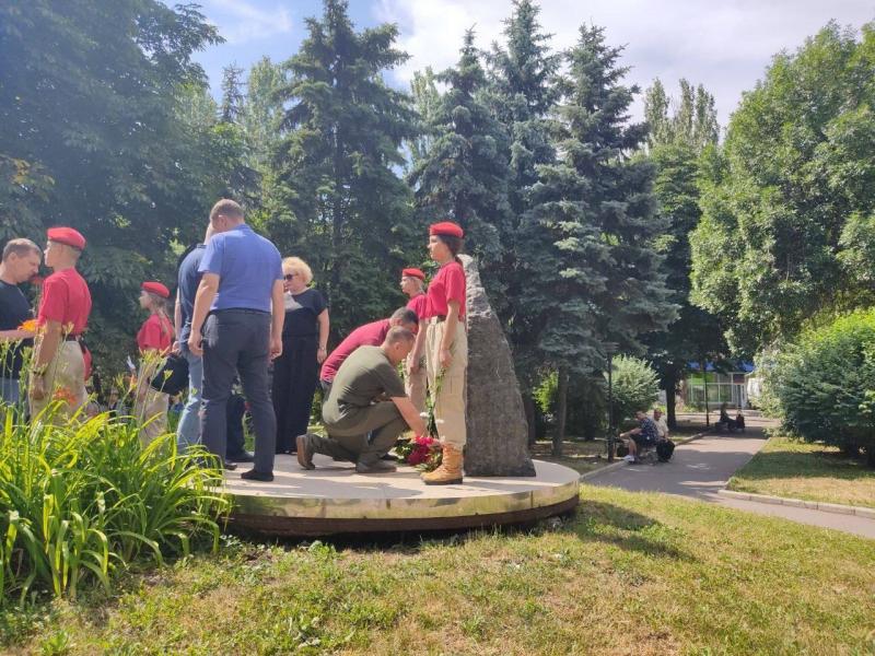 Представители Самарской области почтили память павших воинов на Саур-Могиле в ДНР
