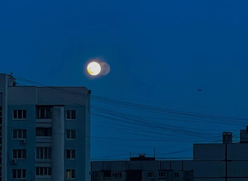 Полное затмение: жители центральной России увидят "кровавую" Луну