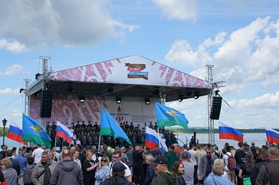 Митинг-концерт в поддержку спецоперации на Украине дал старт VIII Всеармейскому фестивалю ансамблей песни и пляски в Самаре