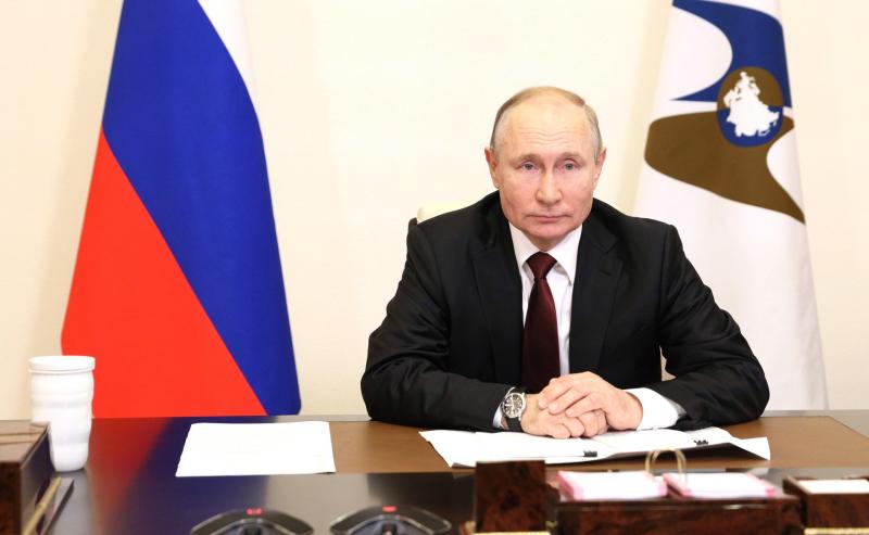 Владимир Путин призвал оперативно принимать меры по регулировке цен в стране