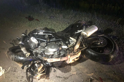 В Самарской области после столкновения легковушки и мотоцикла погибли три человека