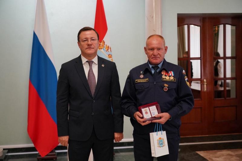 Дмитрий Азаров вручил государственные награды жителям региона