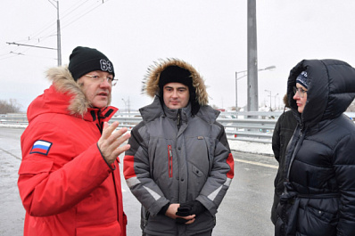 Дмитрий Азаров дал старт рабочему движению по новому участку моста через реку Самару