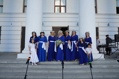 В Самаре у храма Кирилла и Мефодия прошел парад семей