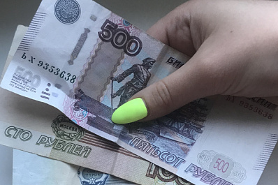 В ресторанах запретят включать чаевые в чек 