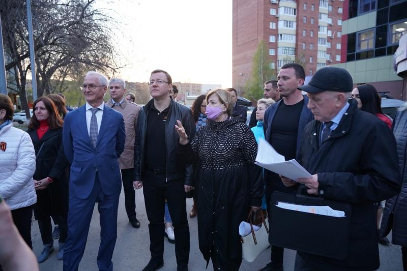 Дмитрий Азаров: "Обещаю поддерживать тех, кто сам что-то делает для своего двора и города"