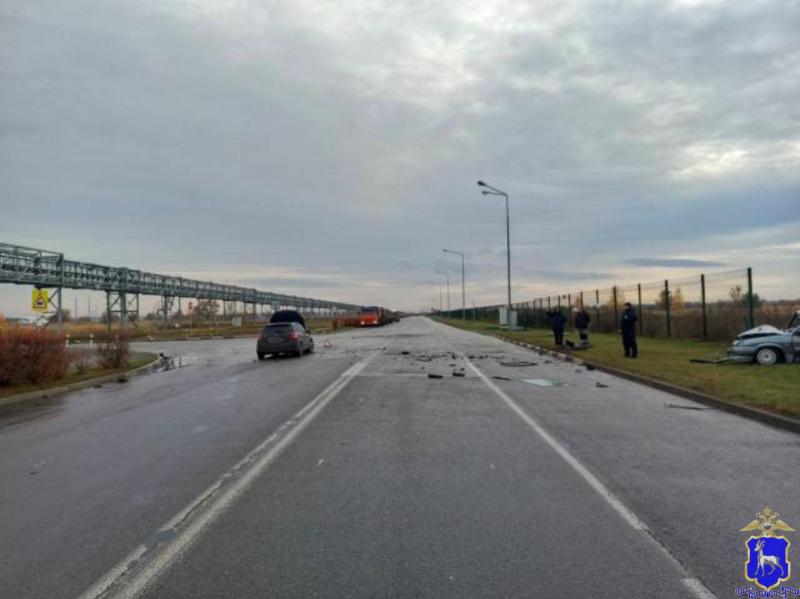 В Самарской области пенсионерка на "пятерке" врезалась в КамАЗ