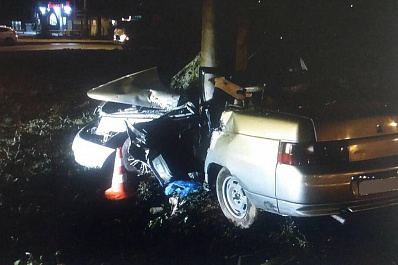 В Самаре «десятка» врезалась в световую опору, водитель погиб