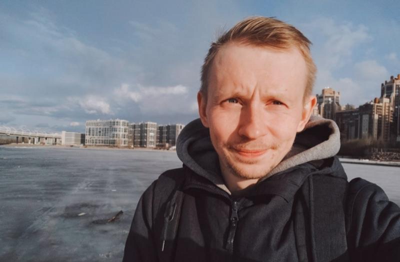 На двух колёсах по России: житель Петербурга решил доехать до Владивостока на самокате