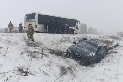 Три человека пострадали в ДТП с автобусом на трассе в Самарской области