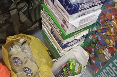 Самарские молодожены подарили отряду "ЛизаАлерт" необходимые для поисков вещи