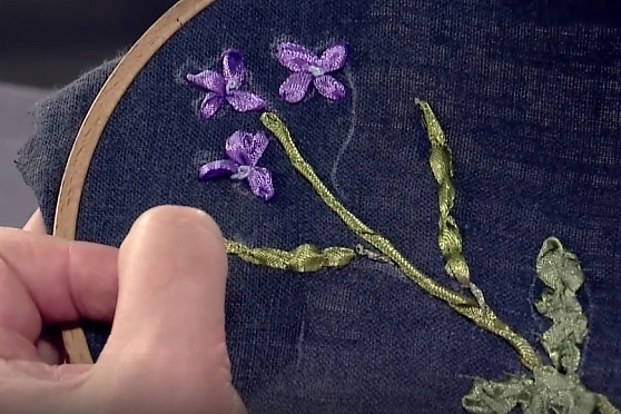 Вышиваем лентами хориспору. Ручная работа