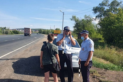 В Самарской области полицейские вернули бабушке заблудившегося 12-летнего внука