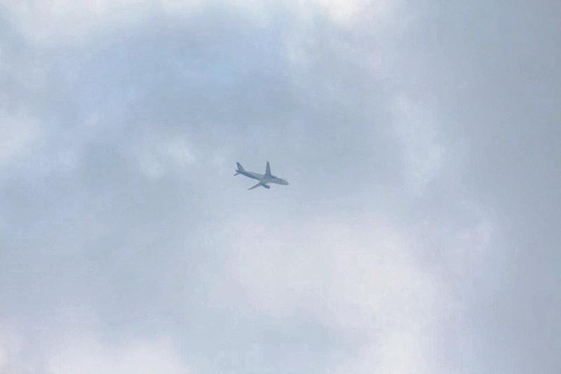 Пилотов летевшего из Самары в Уфу самолета пытались ослепить лазером