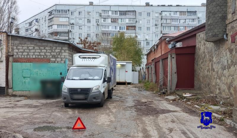 В Тольятти мужчина на "Газели" при движении задним ходом сбил 88-летнюю женщину