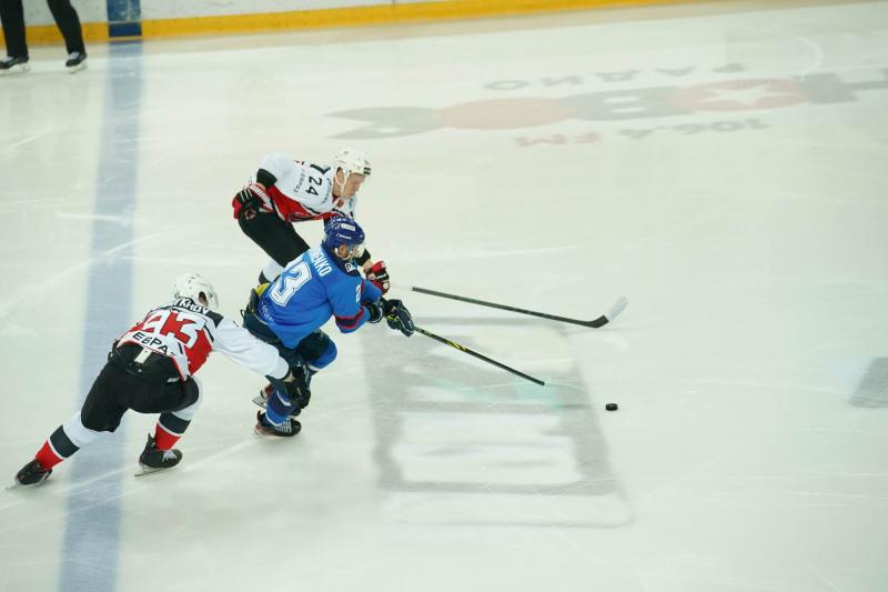 Тольяттинские хоккеисты уступили лидерам