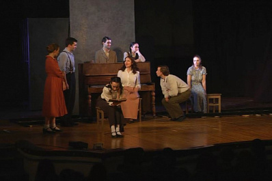 Актеры самарского молодежного театра "Мастерская" представили спектакль "Молодая гвардия"