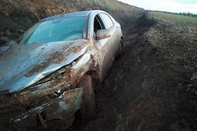 В Самарской области "Лада" "свалилась" в кювет