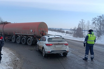 В Самарской области 27 февраля столкнулись иномарка и грузовик с прицепом