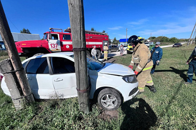 В Самарской области "Гранта" наехала на опору ЛЭП, есть пострадавший