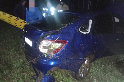 В Самарской области ночью 28 апреля на трассе опрокинулась "Гранта"