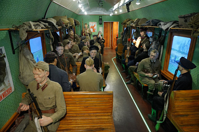 Участники и выпускники программы "Школа героев" посетили уникальную выставку "Поезд Победы" в Самаре