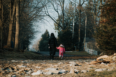 Многодетной матери из Чапаевска, избившей малышку, грозит уголовка