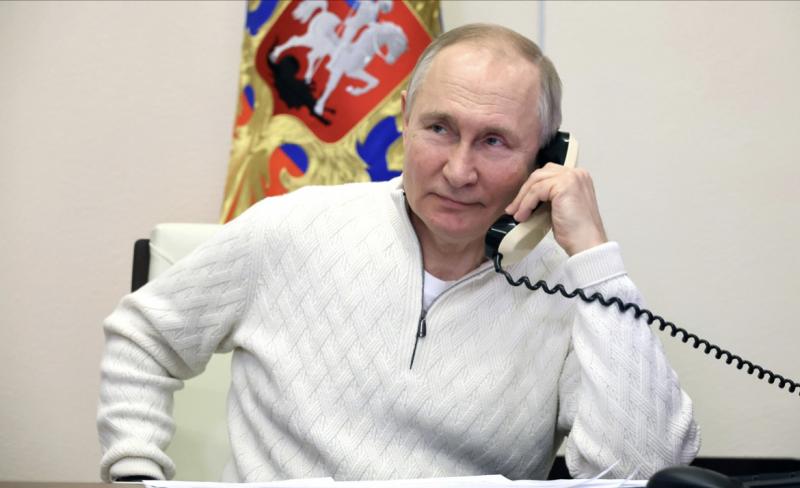 Владимир Путин исполнил мечты трех детей с благотворительной акции "Елка желаний"