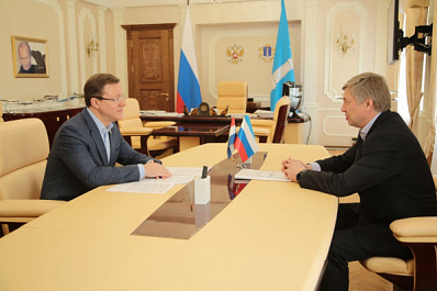 Дмитрий Азаров и Алексей Русских обсудили сотрудничество в научно-технологической сфере